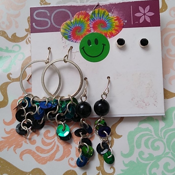 💝 Earrings and Necklace bundle - Picture 3 of 5